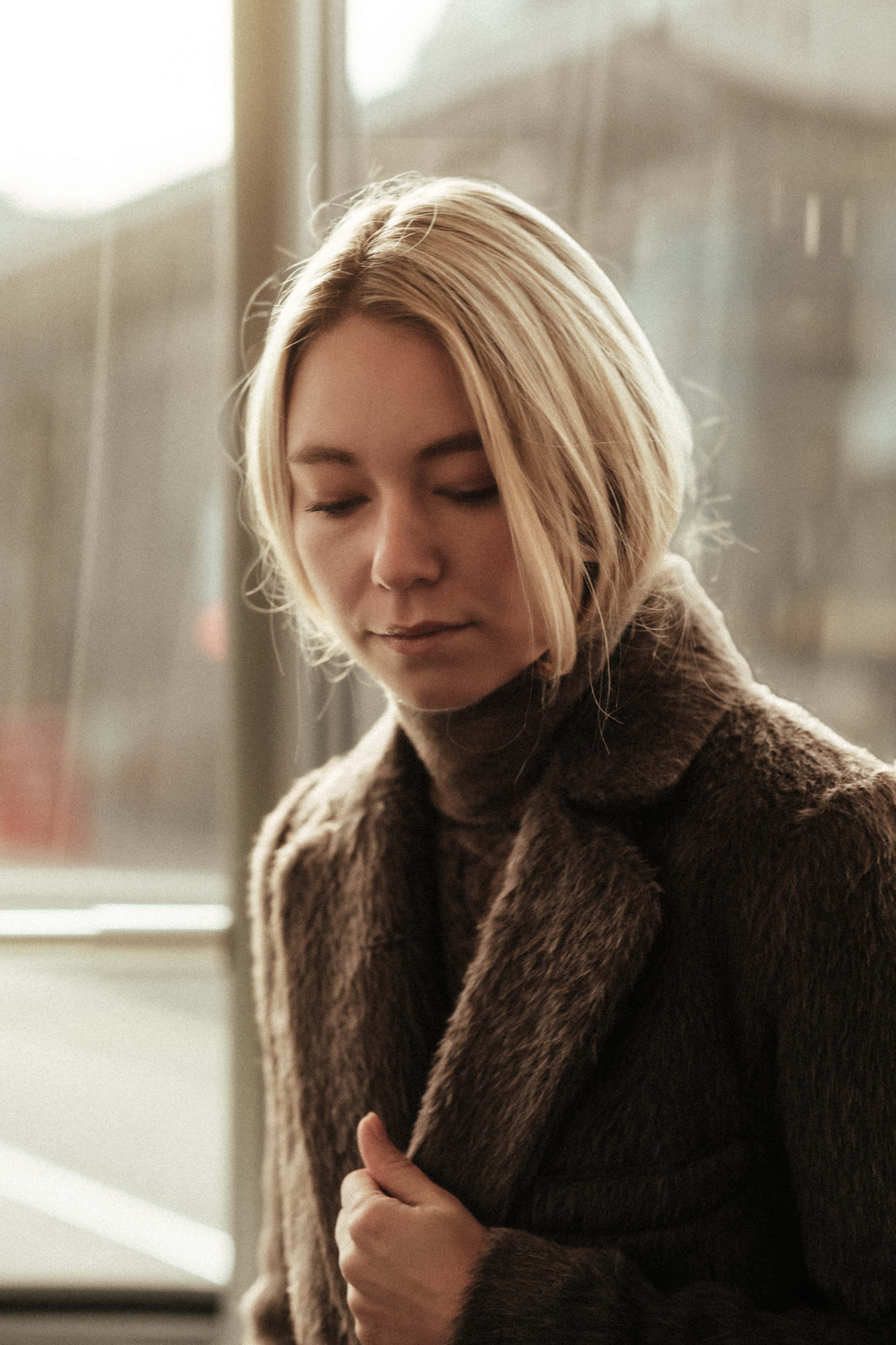 SŪTRAS - Woman in luxury alpaca coat